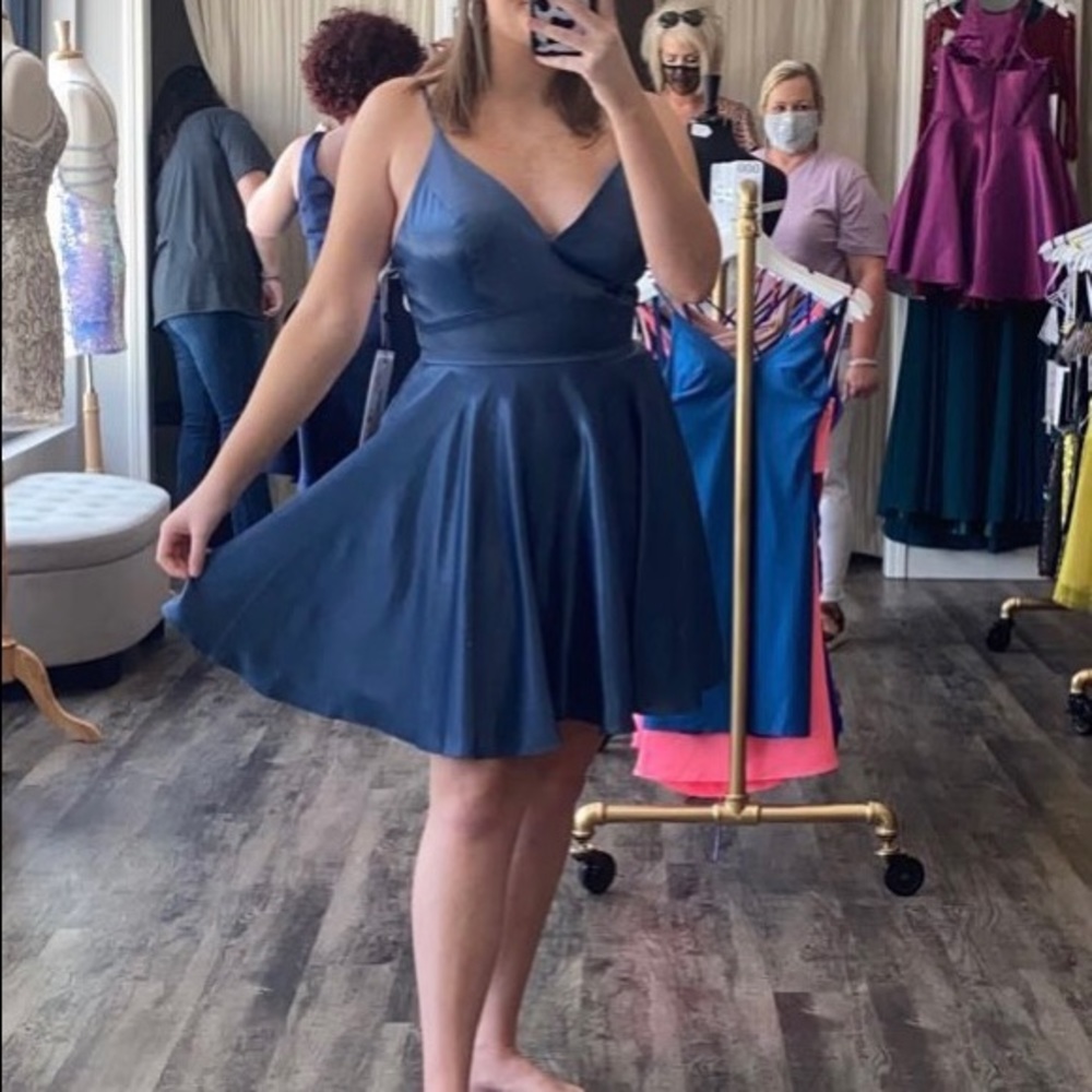 Beautiful Formal Dress Perfect for any occasion!